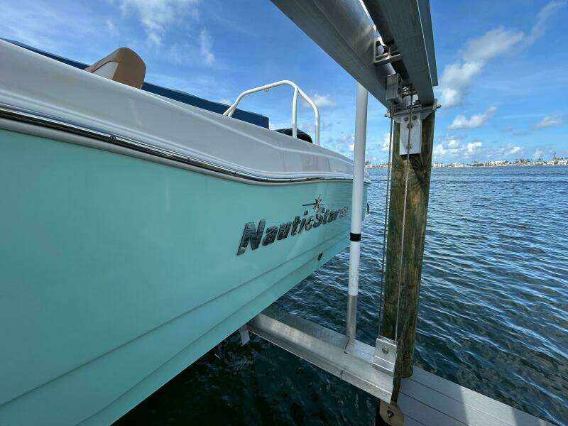 23ft NauticStar Yacht For Sale