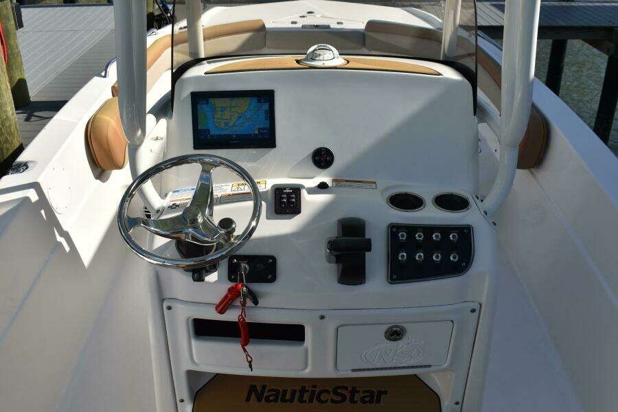 23ft NauticStar Yacht For Sale