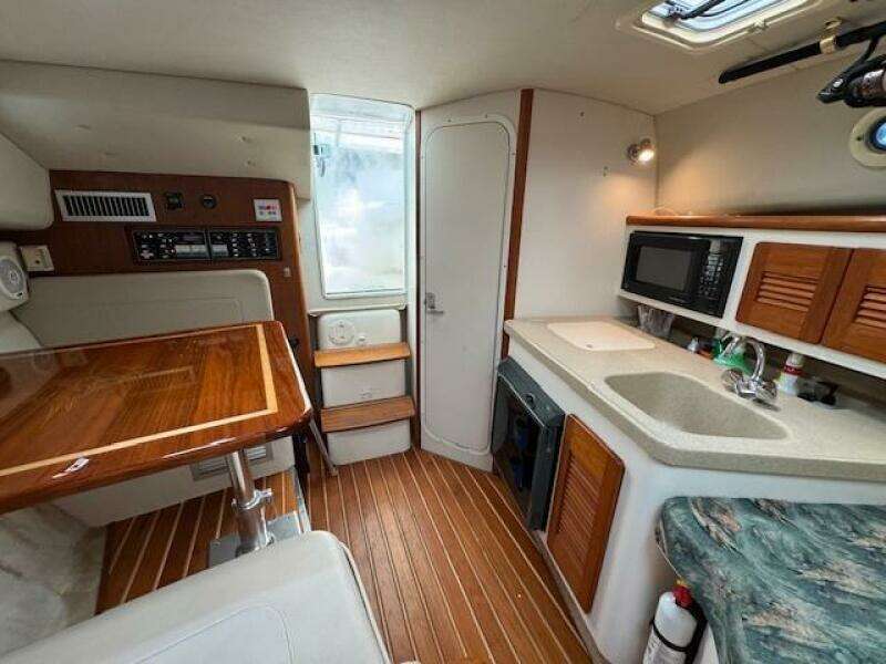 30ft Pursuit Yacht For Sale