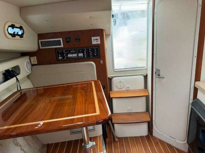 30ft Pursuit Yacht For Sale