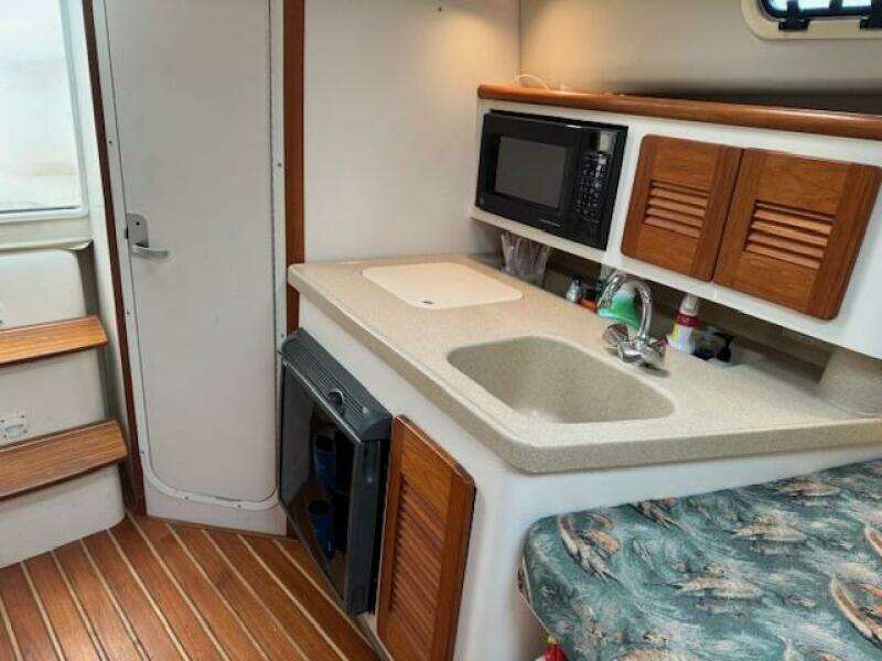 30ft Pursuit Yacht For Sale