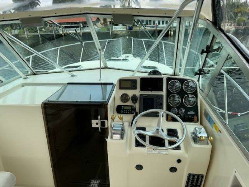 30ft Pursuit Yacht For Sale