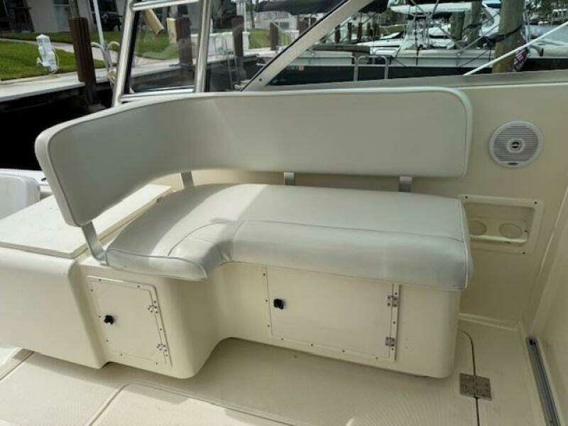 30ft Pursuit Yacht For Sale