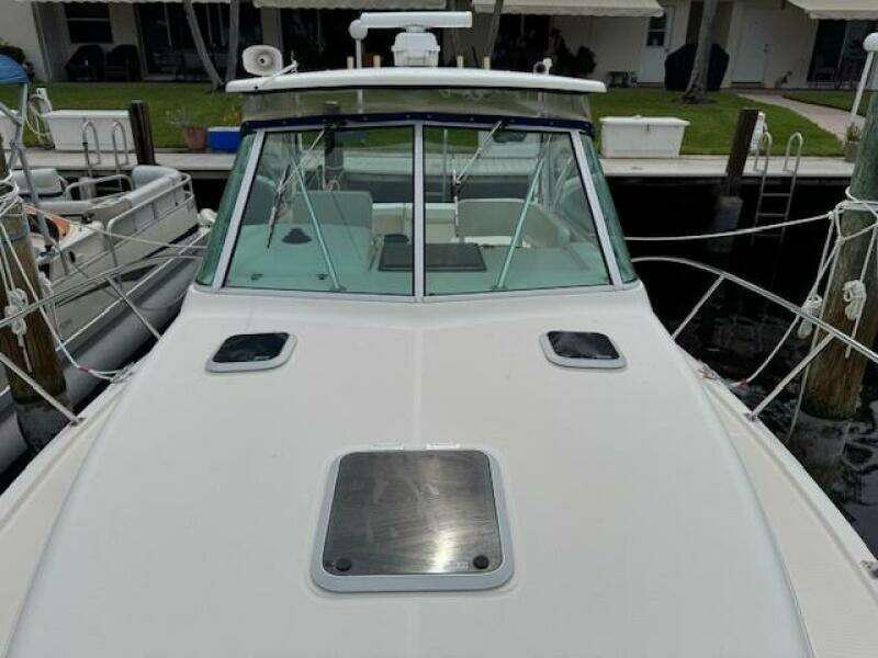 30ft Pursuit Yacht For Sale