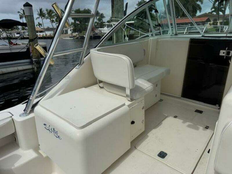 30ft Pursuit Yacht For Sale