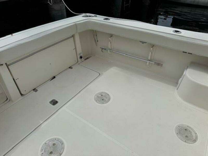30ft Pursuit Yacht For Sale