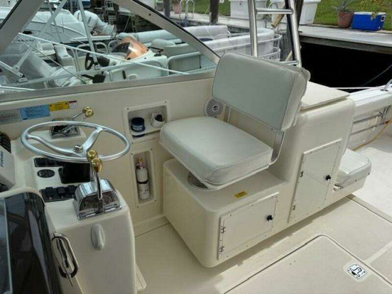 30ft Pursuit Yacht For Sale