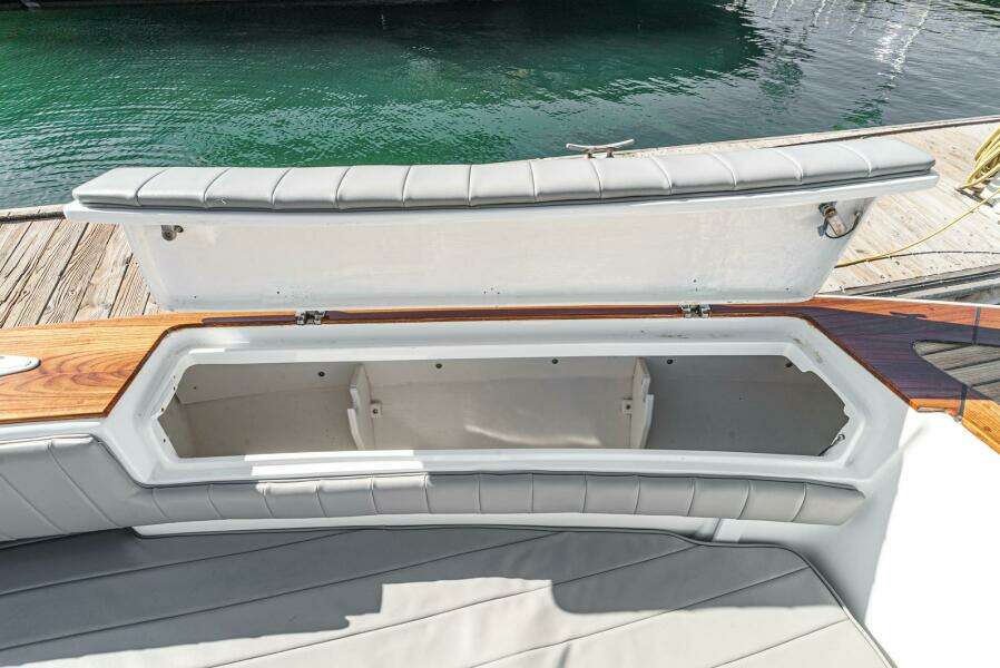 MAS PESOS 37ft Intrepid Yacht For Sale