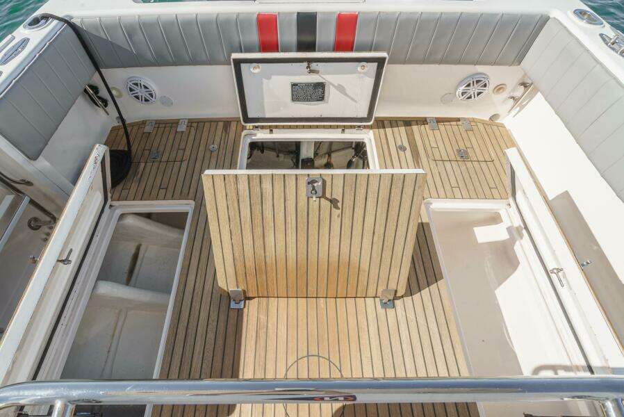 MAS PESOS 37ft Intrepid Yacht For Sale