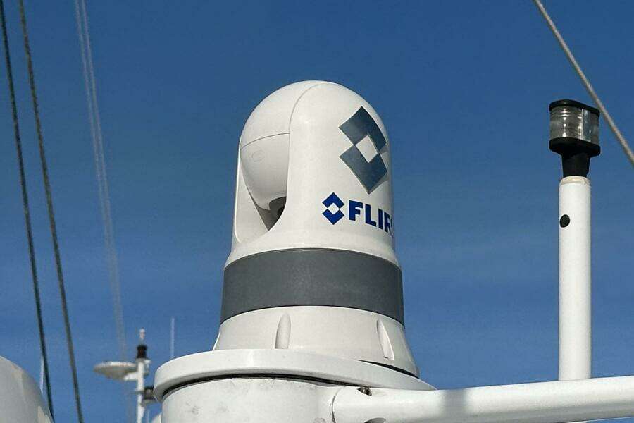 THIS CAT S FISHING 26ft Glacier Bay Yacht For Sale