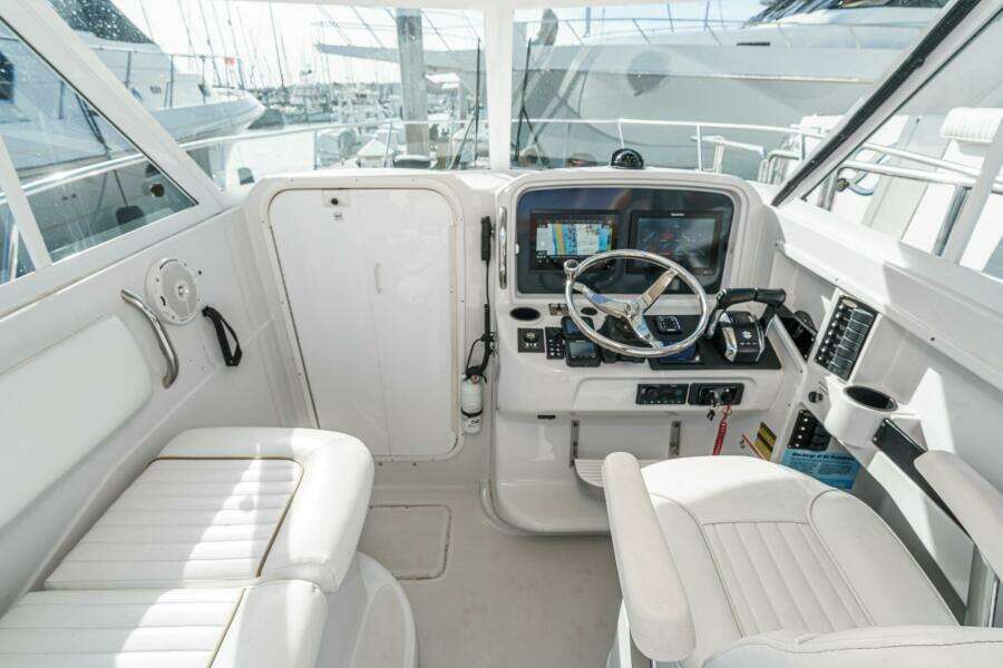 THIS CAT S FISHING 26ft Glacier Bay Yacht For Sale