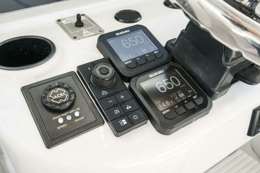 THIS CAT S FISHING 26ft Glacier Bay Yacht For Sale