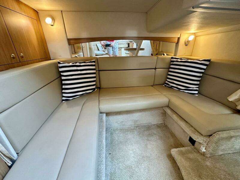 32ft Sea Ray Yacht For Sale