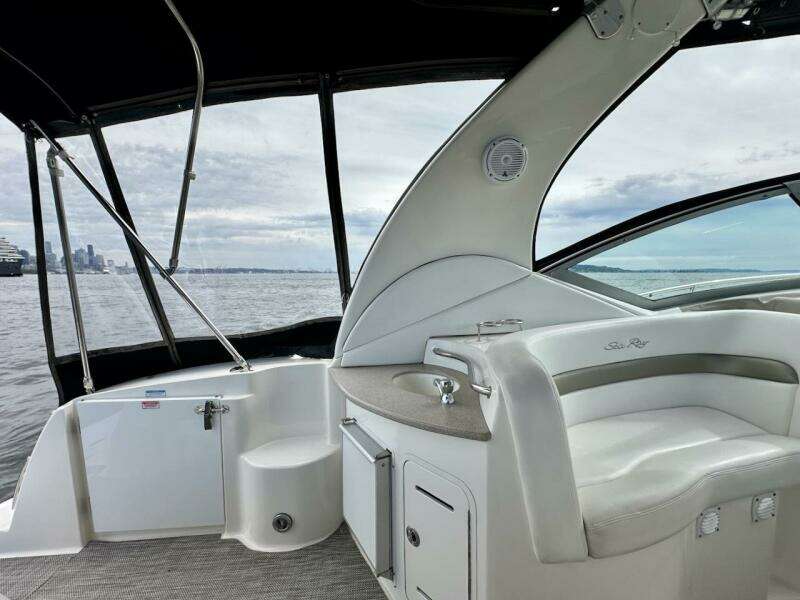 32ft Sea Ray Yacht For Sale