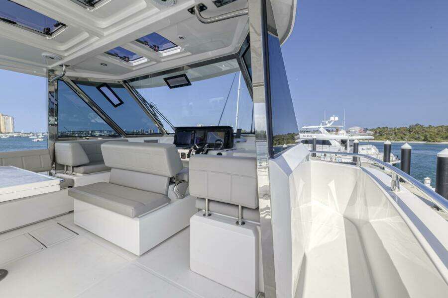 54ft Aquila Yacht For Sale