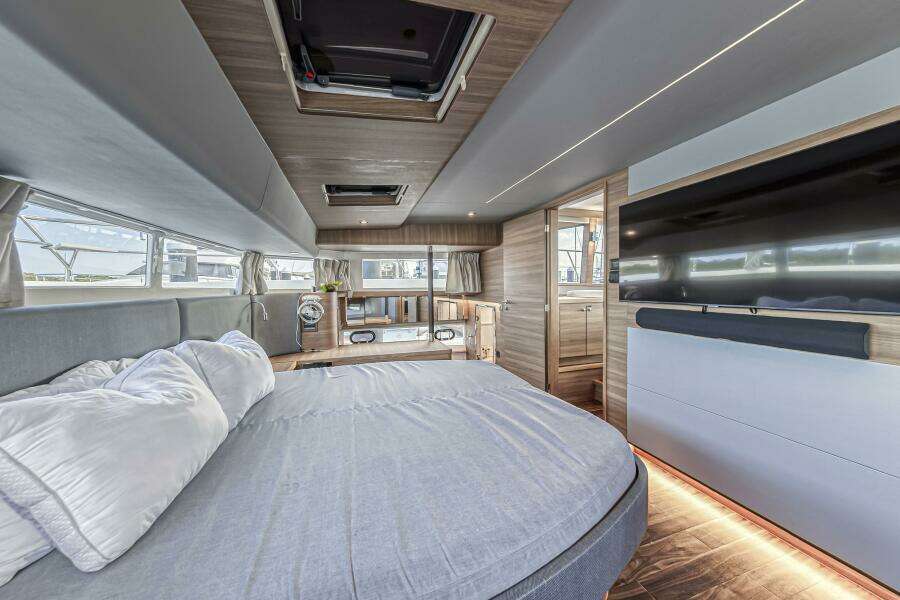 54ft Aquila Yacht For Sale