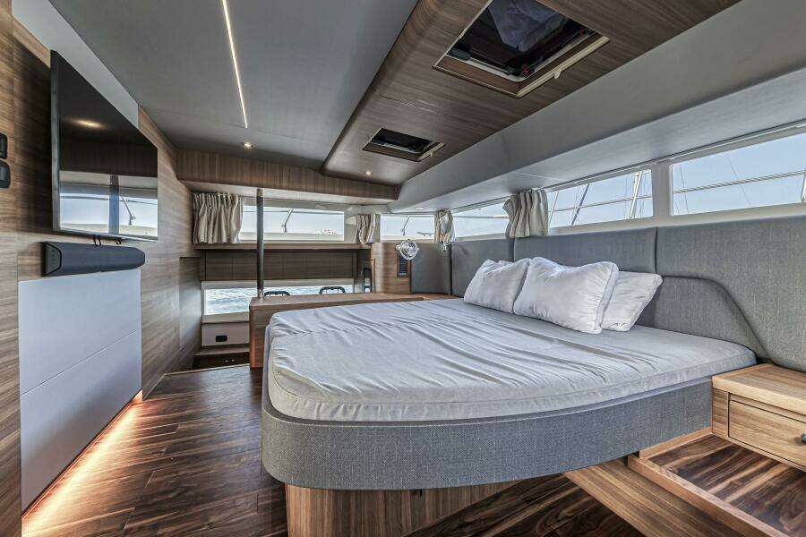 54ft Aquila Yacht For Sale