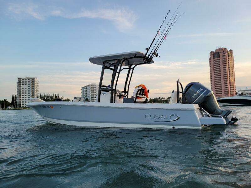 24ft Robalo Yacht For Sale