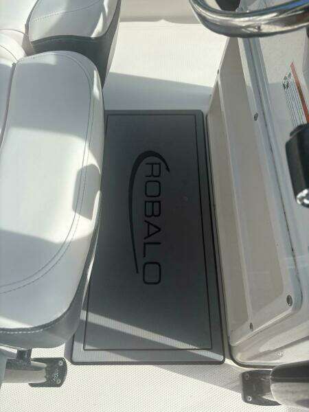 24ft Robalo Yacht For Sale