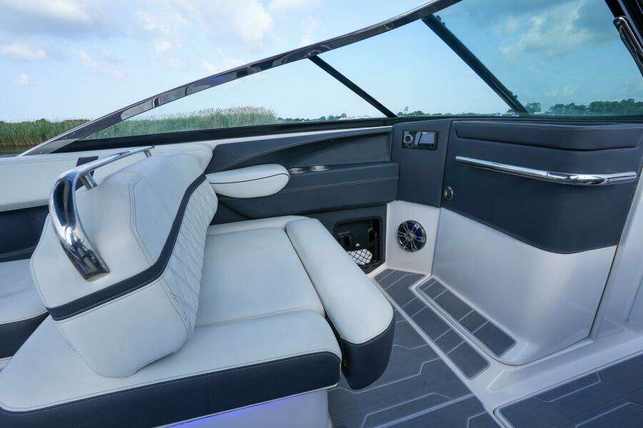 29ft Regal Yacht For Sale