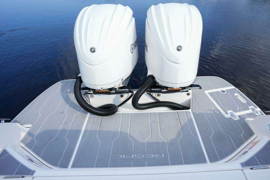 29ft Regal Yacht For Sale