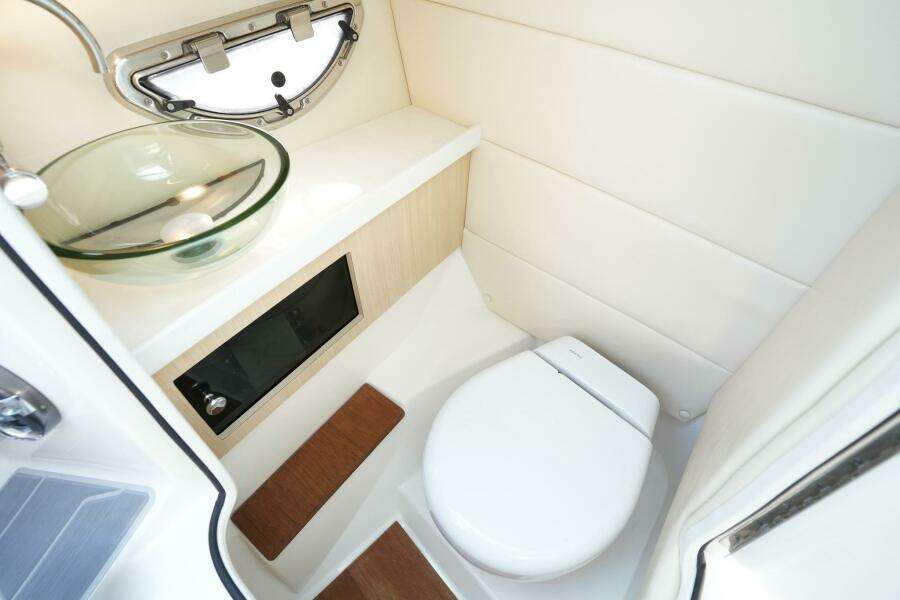 29ft Regal Yacht For Sale