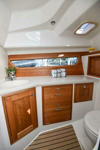35ft MJM Yacht For Sale