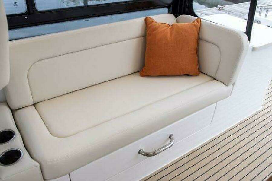 35ft MJM Yacht For Sale
