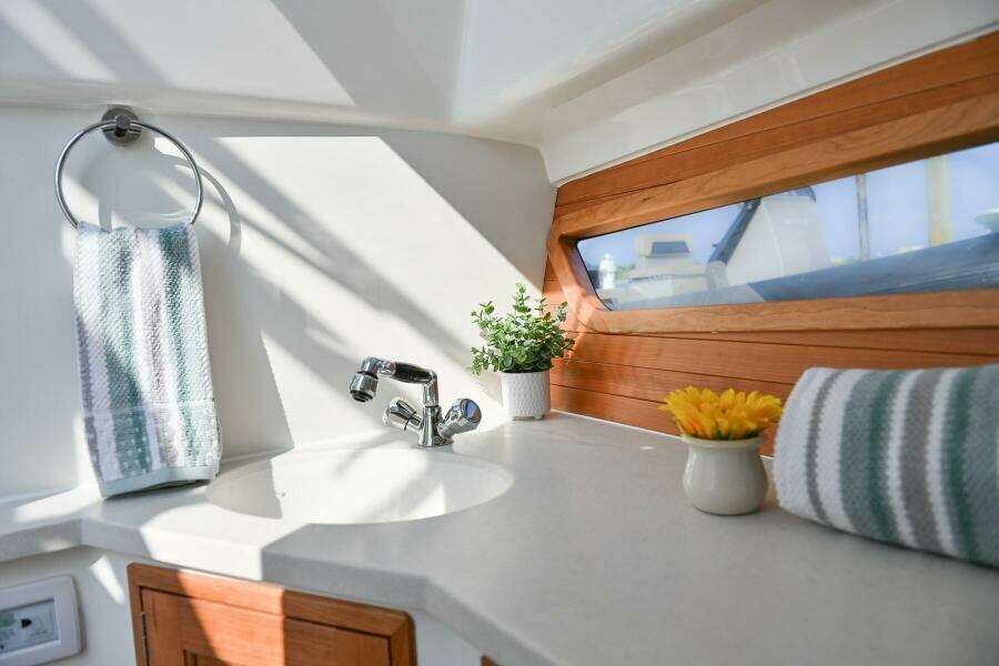 35ft MJM Yacht For Sale