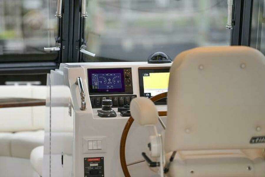 35ft MJM Yacht For Sale