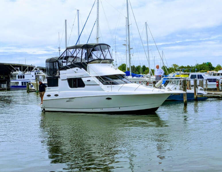 Monday Afternoon 32ft Silverton Yacht For Sale