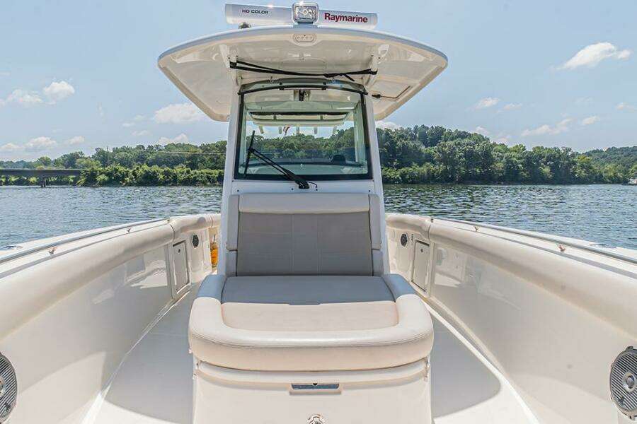 Fwd island deck seating