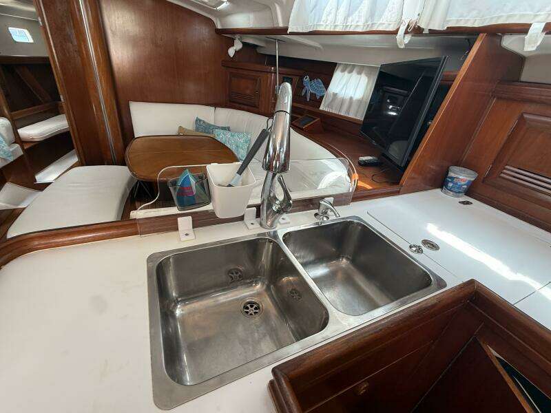 Traveler 47ft Beneteau Yacht For Sale