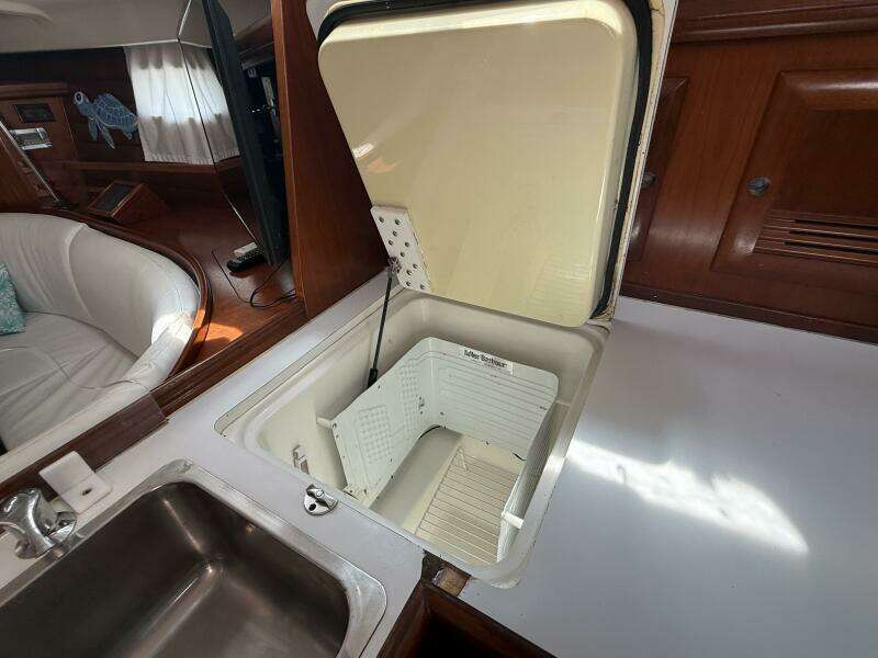Traveler 47ft Beneteau Yacht For Sale