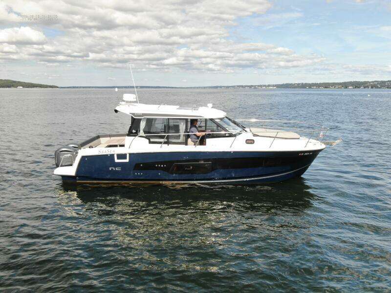 SaaSea 33ft Jeanneau Yacht For Sale