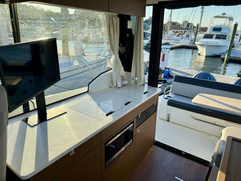 SaaSea 33ft Jeanneau Yacht For Sale