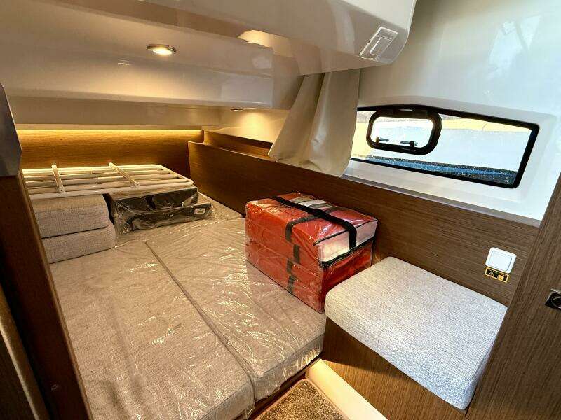 SaaSea 33ft Jeanneau Yacht For Sale