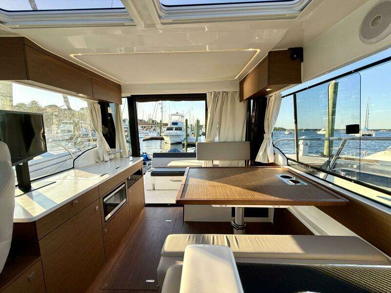 SaaSea 33ft Jeanneau Yacht For Sale