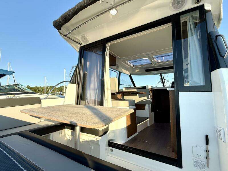 SaaSea 33ft Jeanneau Yacht For Sale