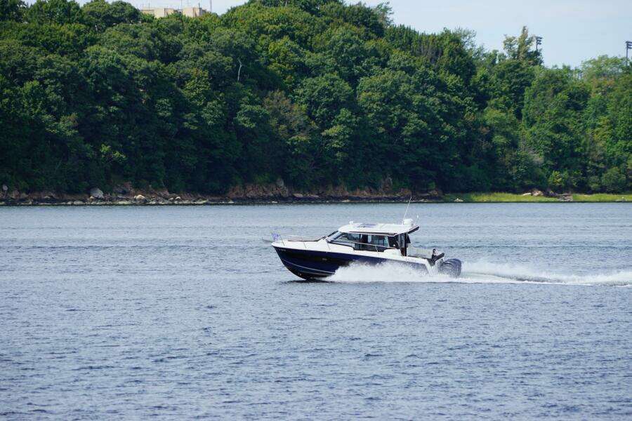 SaaSea 33ft Jeanneau Yacht For Sale