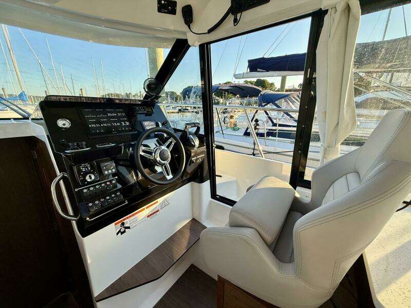 SaaSea 33ft Jeanneau Yacht For Sale