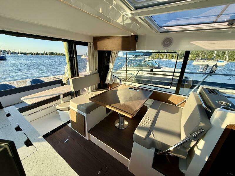SaaSea 33ft Jeanneau Yacht For Sale