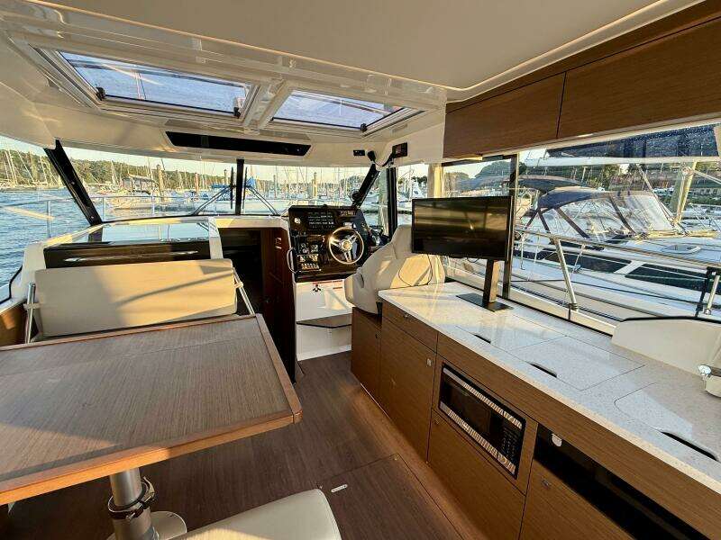 SaaSea 33ft Jeanneau Yacht For Sale