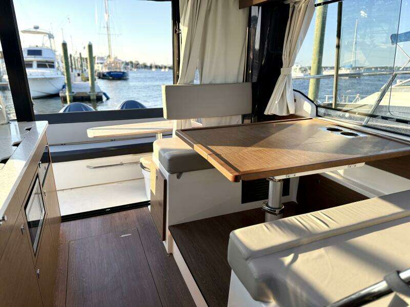 SaaSea 33ft Jeanneau Yacht For Sale