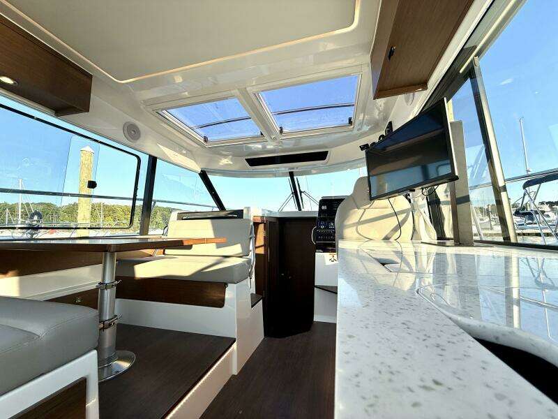 SaaSea 33ft Jeanneau Yacht For Sale