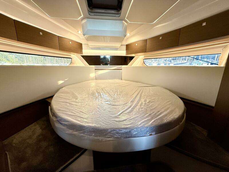 SaaSea 33ft Jeanneau Yacht For Sale