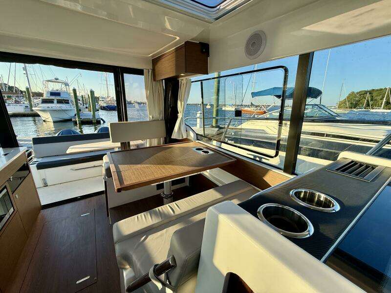 SaaSea 33ft Jeanneau Yacht For Sale