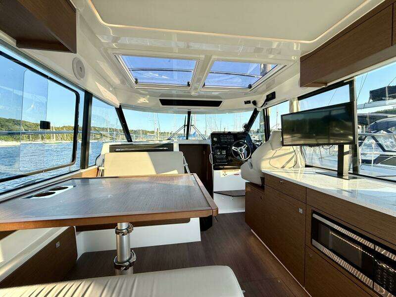 SaaSea 33ft Jeanneau Yacht For Sale