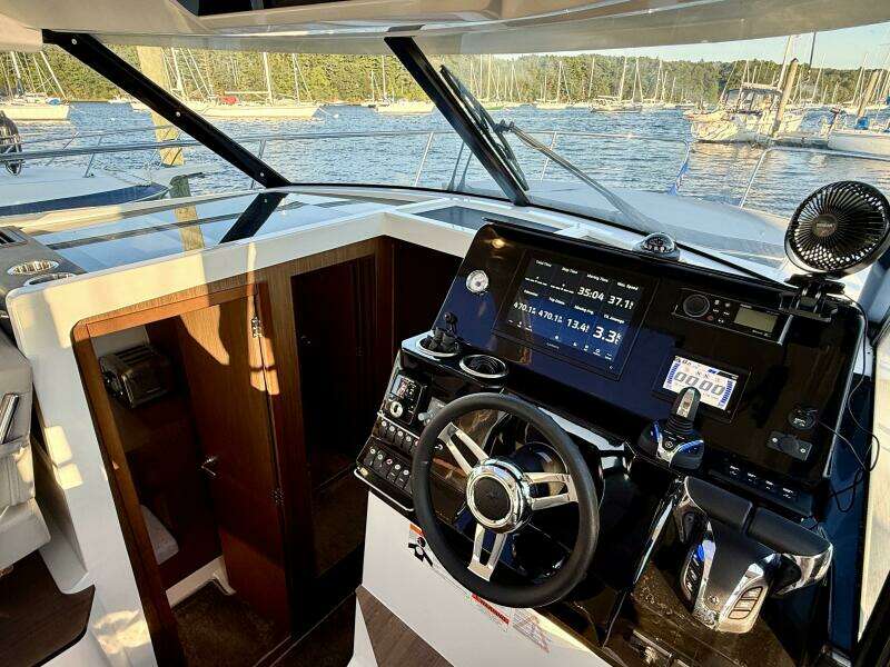 SaaSea 33ft Jeanneau Yacht For Sale