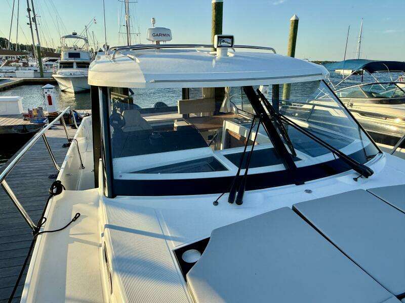 SaaSea 33ft Jeanneau Yacht For Sale